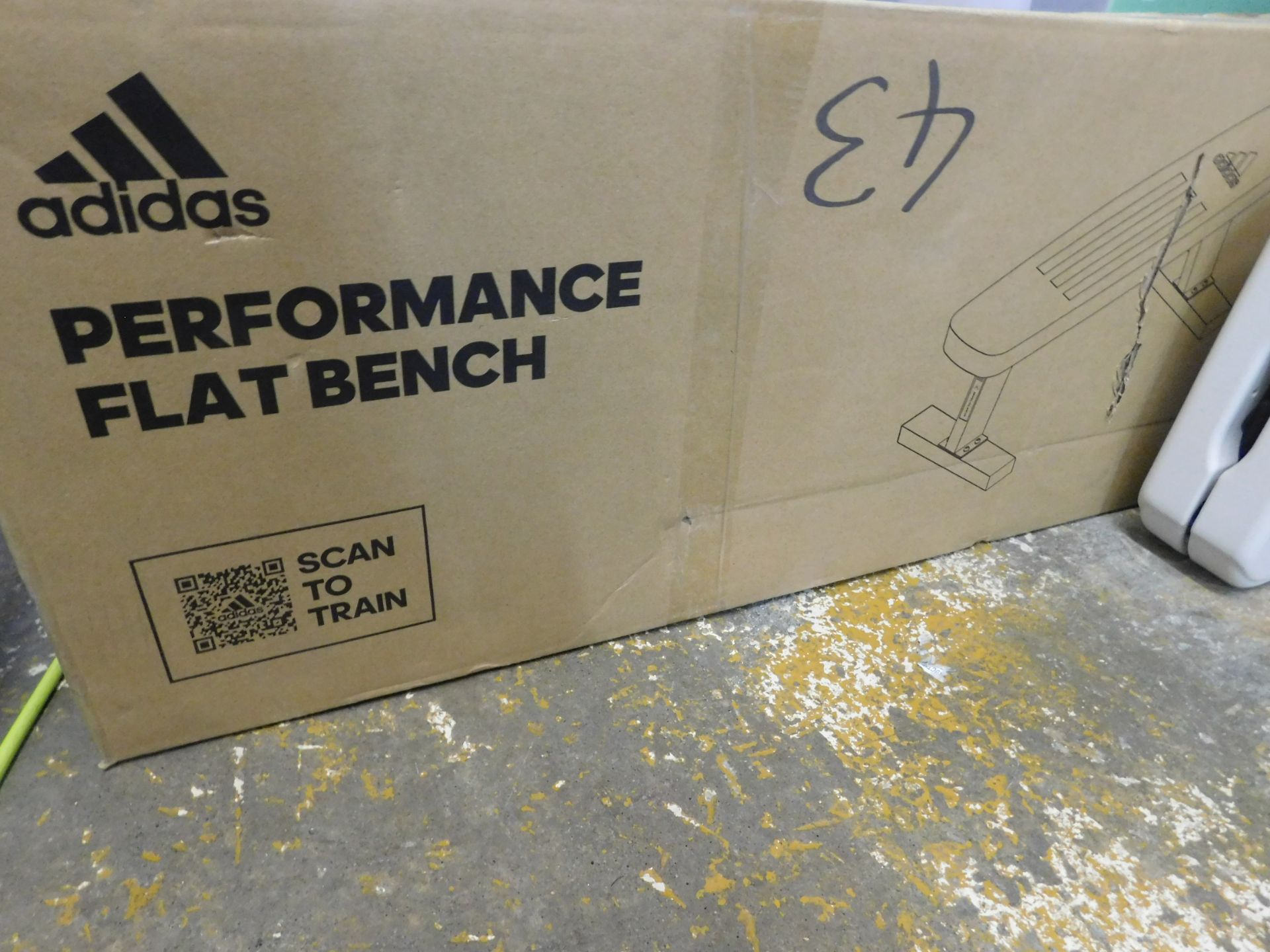 1 BOXED ADIDAS PERFORMANCE FLAT BENCH ADBE-10222 RRP Â£129.99 (LIKE NEW IN THE BOX)