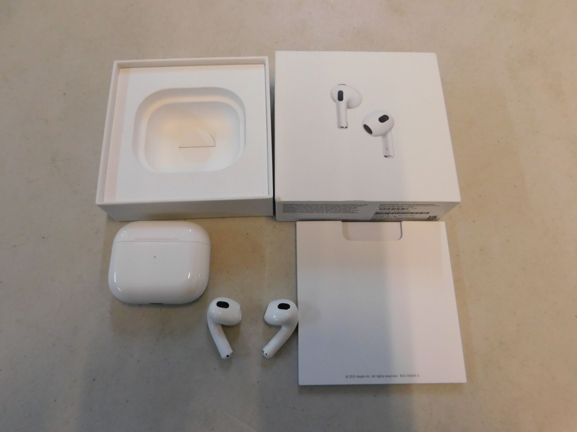 1 BOXED PAIR OF APPLE AIRPODS 3RD GENERATION MODEL MME73ZM/A RRP Â£179.99 (POWER ON/WORKING) - Image 2 of 2