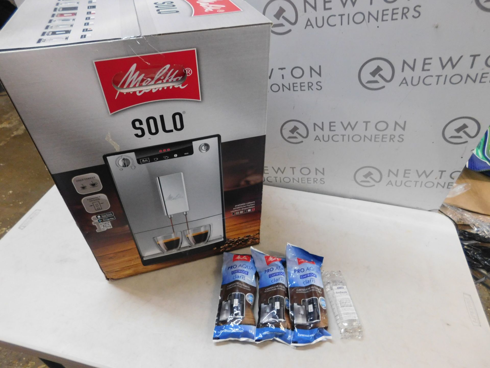 1 BOXED MELITTA SOLO FROSTED BLACK BEAN TO CUP COFFEE MACHINE E950-544 RRP Â£329.99