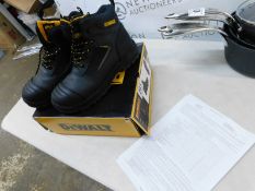 1 BRAND NEW BOXED PAIR OF DEWALT INDUSTRIAL FOOTWEAR WORK BOOTS UK SIZE 9 RRP Â£59
