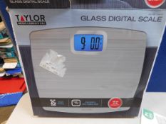 1 BOXED TAYLOR DIGITAL BATHROOM SCALE RRP Â£29.99