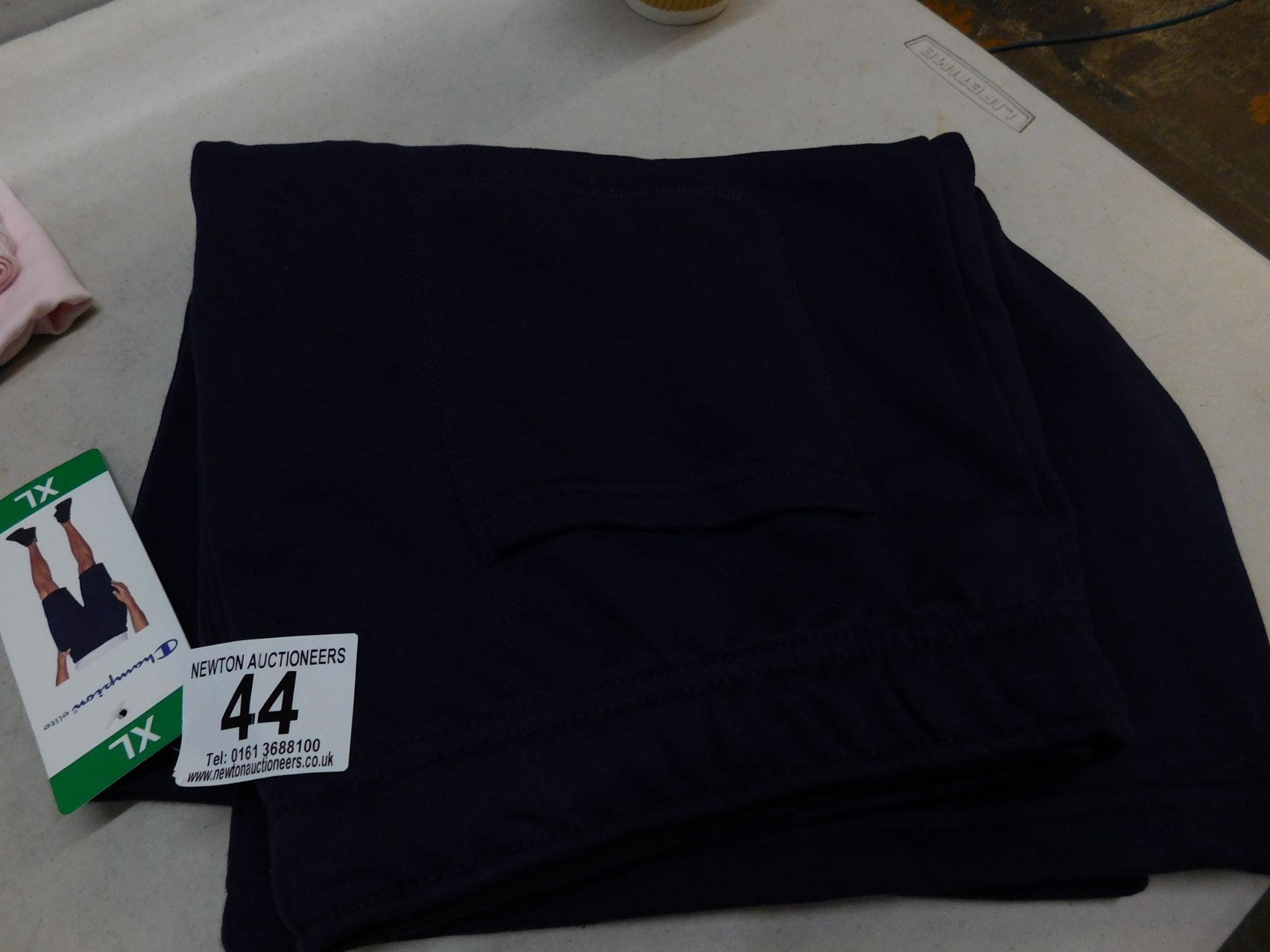 1 BRAND NEW MENS CHAMPION SHORTS IN NAVY SIZE XL RRP Â£14.99