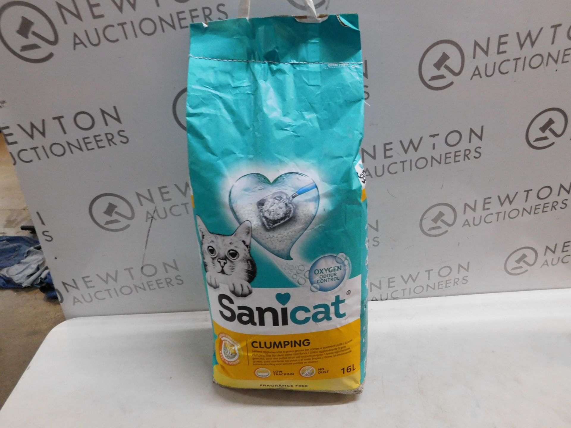 1 BAG OF SANICAT CLUMPING UNSCENTED CAT LITTER RRP Â£19.99