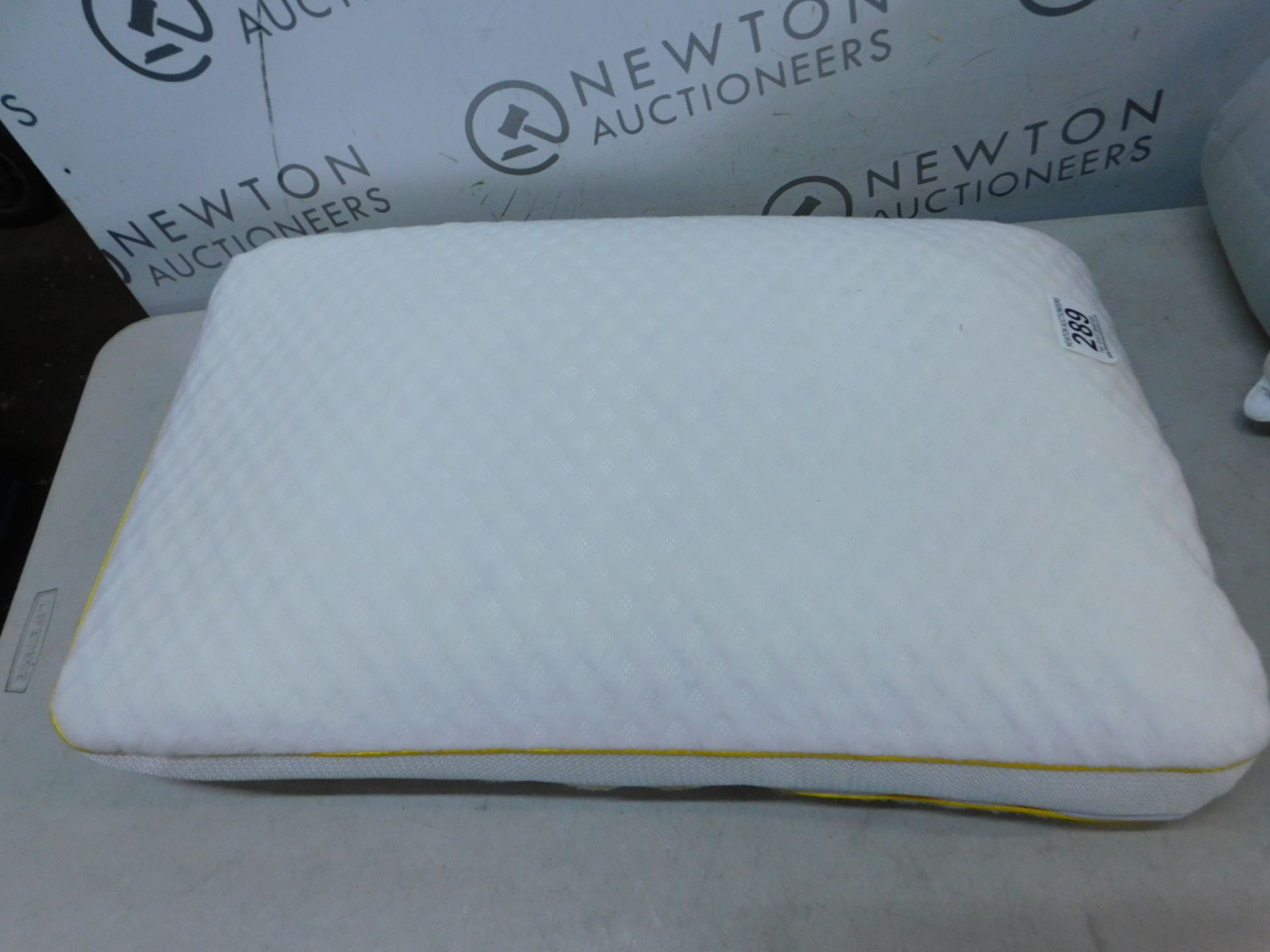 1 SNUGGLEDOWN MEMORY FOAM PILLOW RRP Â£44.99