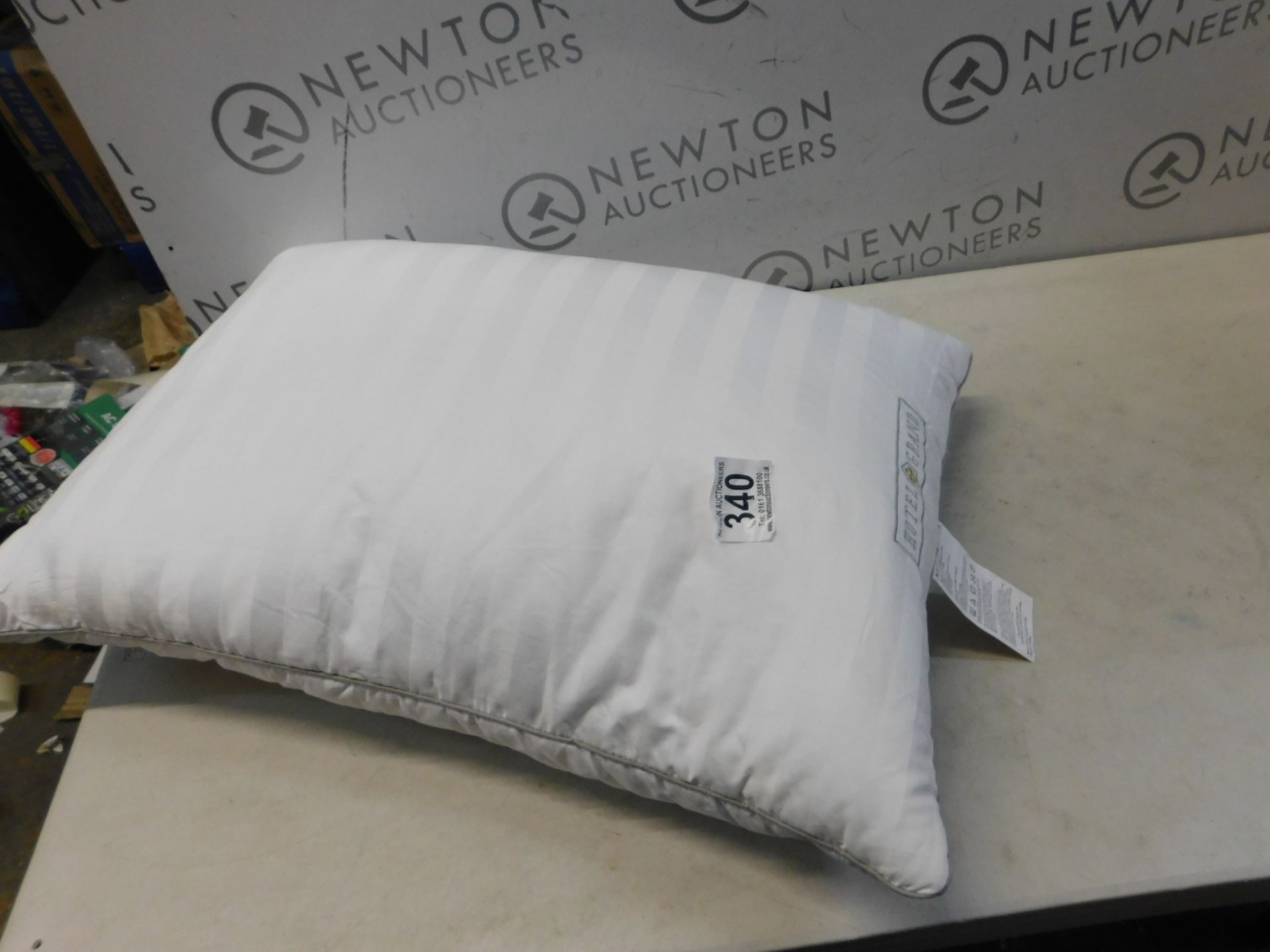 1 PAIR OF HOTEL GRAND DOUBLE TOP GOOSE FEATHER & GOOSE DOWN PILLOWS RRP Â£19.99