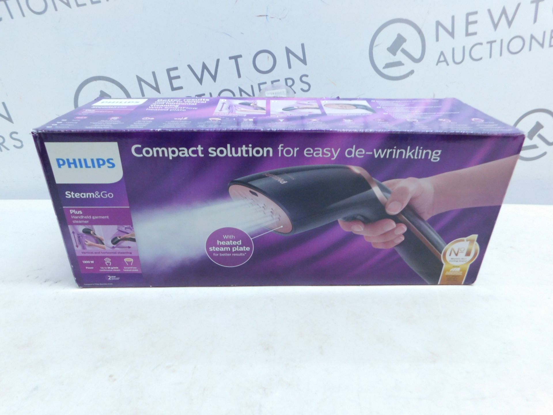 1 BOXED PHILIPS STEAM AND GO HANDHELD GARMENT STEAMER RRP Â£39.99