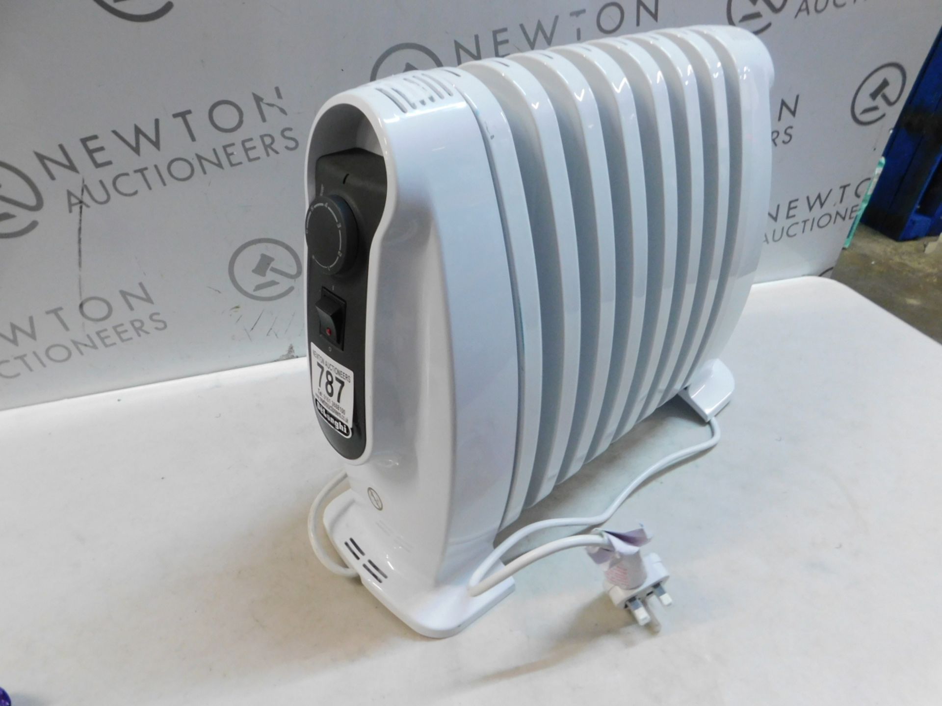 1 DE'LONGHI NANO 800W HEATER RRP Â£64.99