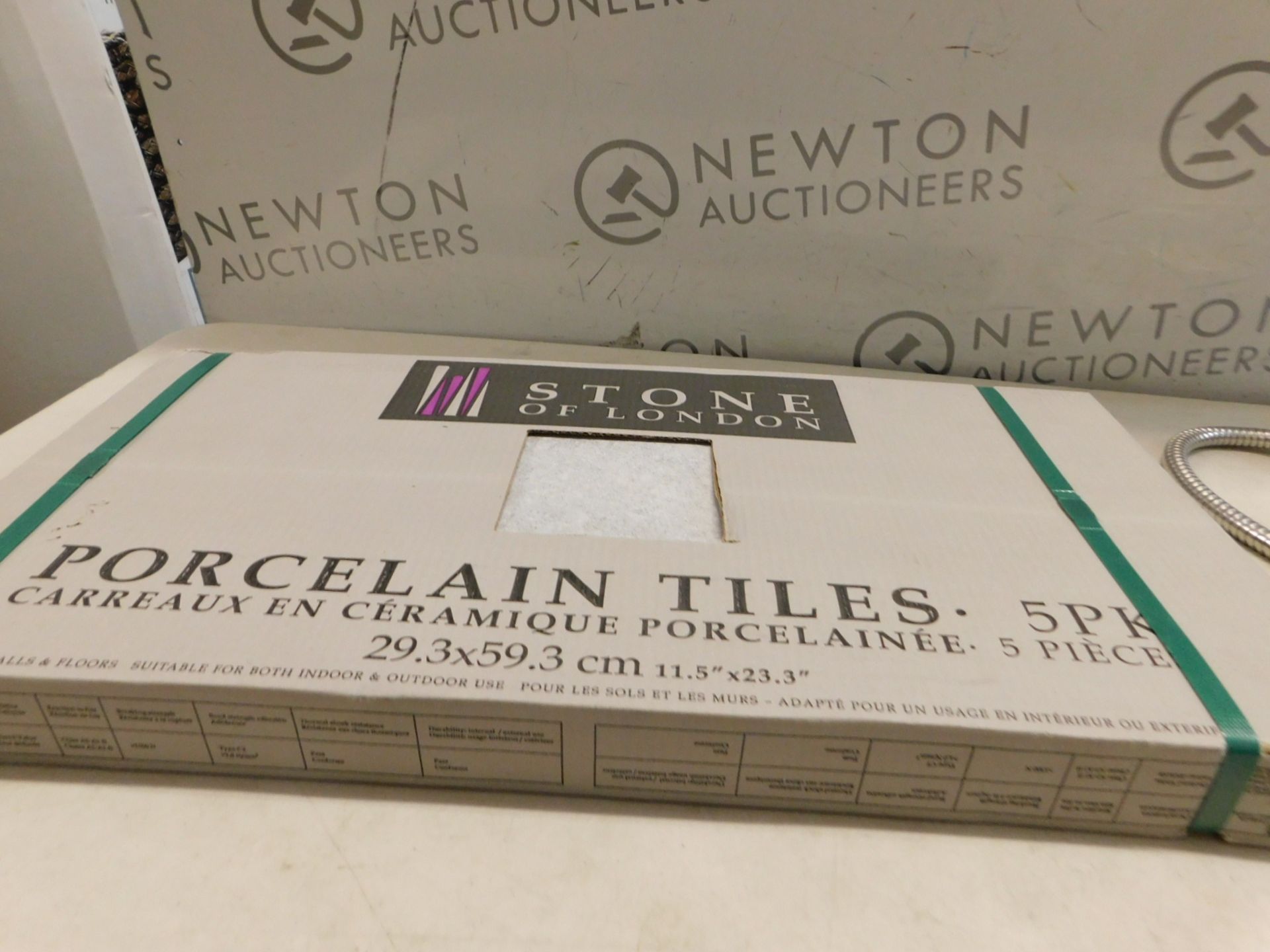 1 BOXED SET OF STONE OF LONDON PORCELAIN TILES (29.3 X 59.3) RRP Â£29.99