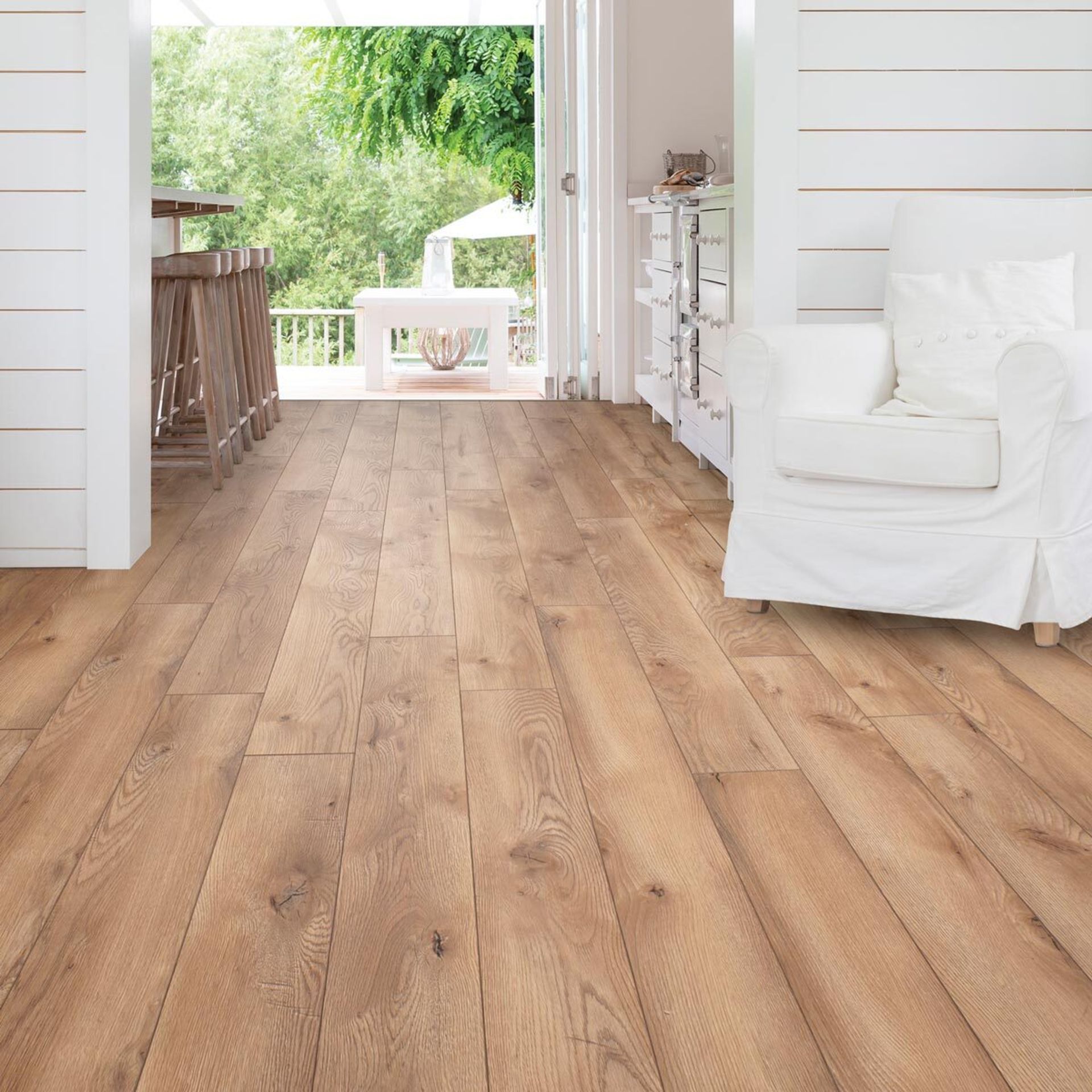 1 BOXED GOLDEN SELECT WOODLAND (OAK) SPLASH SHIELD AC5 LAMINATE FLOORING WITH FOAM UNDERLAY - (