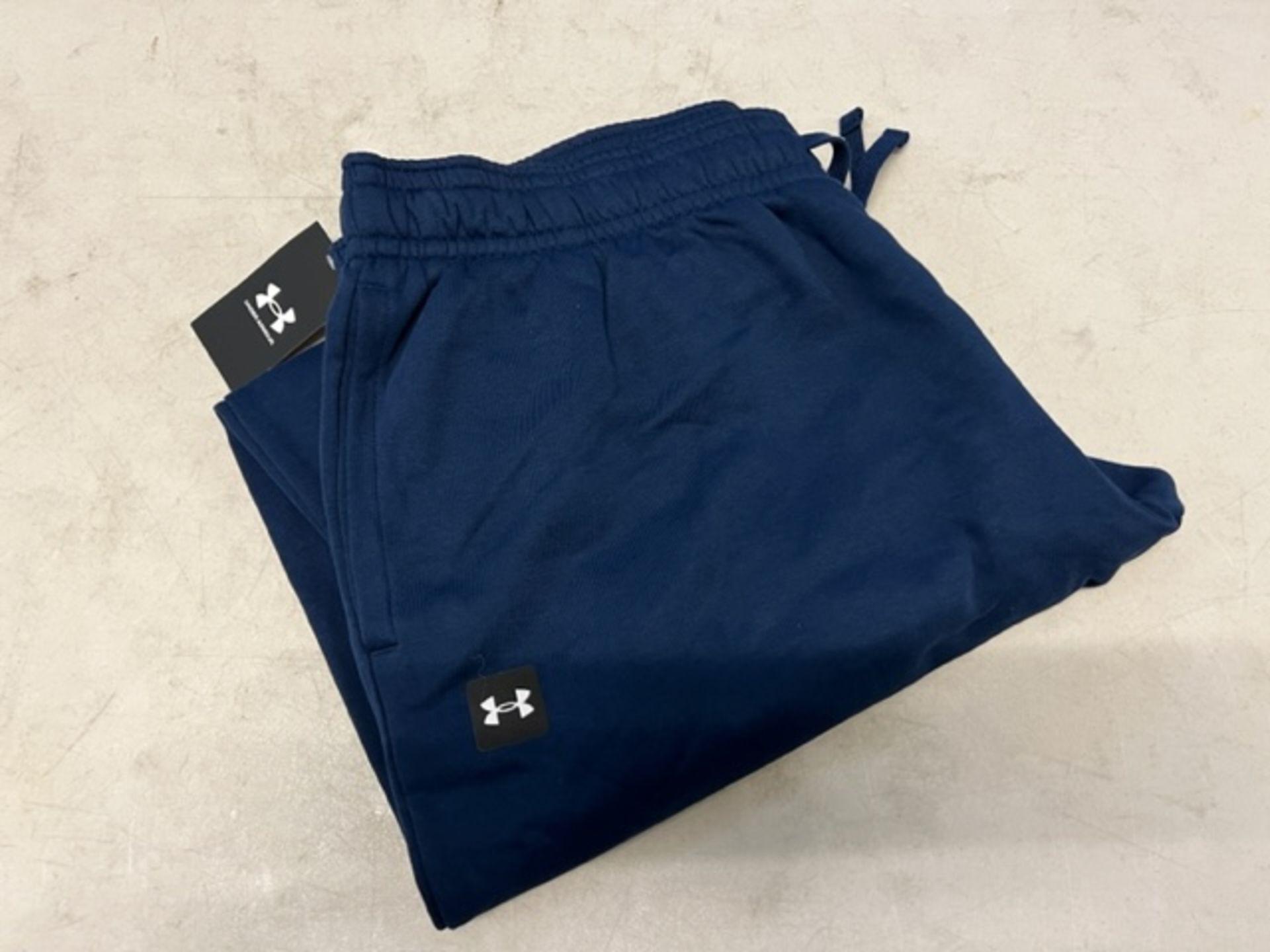 1 BRAND NEW UNDER ARMOUR MENS JOGGERS IN NAXY SIZE XXL RRP Â£29