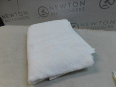 1 GRAND HOSPITALITY WHITE BATH TOWEL RRP Â£19