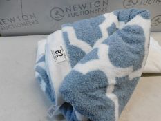 1 BERKSHIRE LIFE BLUE HEIRLOOM THROW, 152 X 178 CM RRP Â£24.99