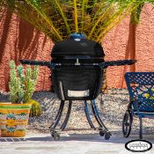 1 LOUISIANA GRILLS 24" (60 CM) CERAMIC KAMADO CHARCOAL BARBECUE IN BLACK RRP Â£799 (BASE CRACKED,