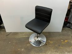 1 BAYSIDE FURNISHINGS BLACK BONDED LEATHER GAS LIFT BAR STOOL WITH WOODEN BACK RRP Â£119.99
