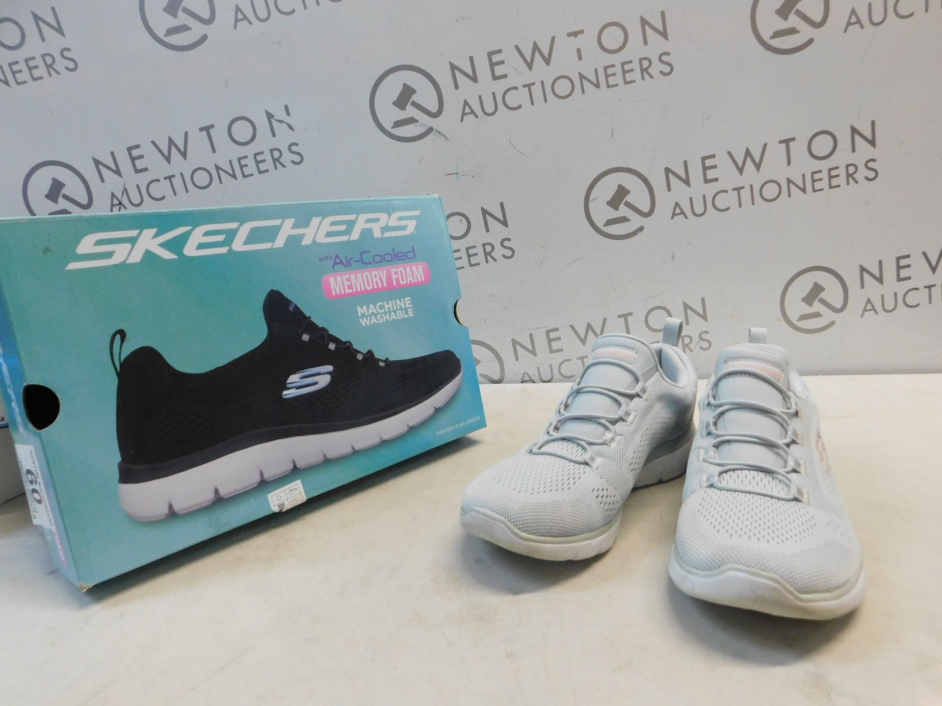 1 BOXED SKETCHERS AIR COOLED MEMORY FORM TRAINERS SIZE 4 RRP Â£59.99