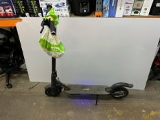 1 REID E4 PLUS ELECTRIC SCOOTER WITH CHARGER RRP Â£599 (E02 ERROR, HANDLE DISMANTLED)