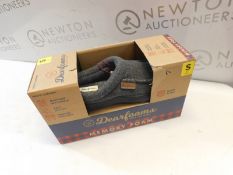 1 BRAND NEW BOXED PAIR OF DEARFOAMS MENS SIZE S MEMORY FOAM SLIPPERS RRP Â£34.99