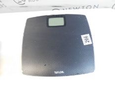 1 TAYLOR DIGITAL BARHROOM SCALE RRP Â£29.99