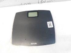 1 TAYLOR DIGITAL BARHROOM SCALE RRP Â£29.99