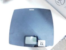 1 TAYLOR DIGITAL BARHROOM SCALE RRP Â£29.99