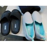 1 JOBLOT OF 32 DEG SLIPPERS SIZE XL, AND LADIES SKECHERS SHOES SIZE 7 RRP Â£69