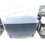 1 KETER 60 LITRE COOLER BEVY BAR AND SERVING STATION RRP Â£99 (MISSING 1 LEG)