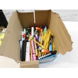 1 JOBLOT OF VARIOIS PENS, PENCILS AND MARKERS RRP Â£59