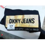 1 DKNY JEANS LOGO T-SHIRT IN BLACK SIZE S RRP Â£19