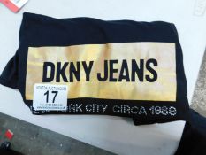 1 DKNY JEANS LOGO T-SHIRT IN BLACK SIZE S RRP Â£19