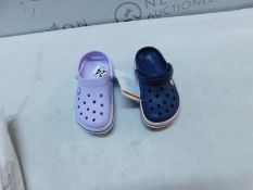 1 PAIR OF KIDS CROCS IN DIFFERENT SIZES 11 RRP Â£24.99