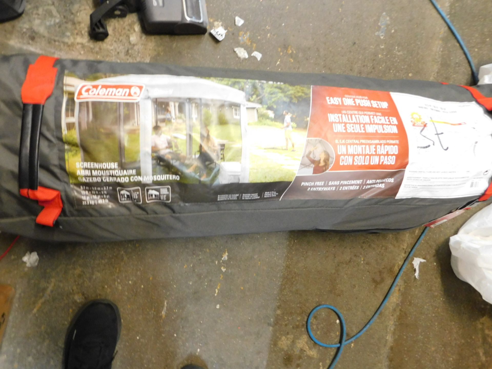 1 BAGGED COLEMAN 12 X 10FT (3.6 X 3.0M) SCREENHOUSE RRP Â£129