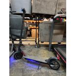 1 REID E4 PLUS ELECTRIC SCOOTER RRP Â£599 (POWERS ON, ONE SIDE OF HANDLE MISSING, THE OTHER SIDE