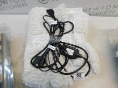 1 BROOKSTONE HEATED THROW 127 X 152 CM RRP Â£39.99