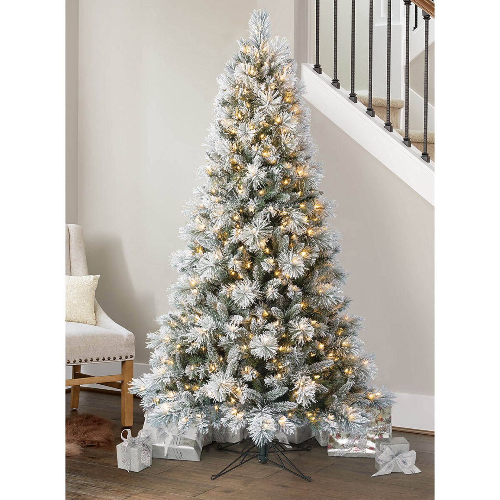 1 BOXED LIKE NEW 6FT 6 INCH (1.9M) PRE-LIT FLOCKED & GLITTER ARTIFICIAL CHRISTMAS TREE WITH 500