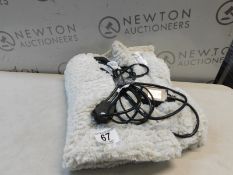 1 BROOKSTONE HEATED THROW 127 X 152 CM RRP Â£39.99