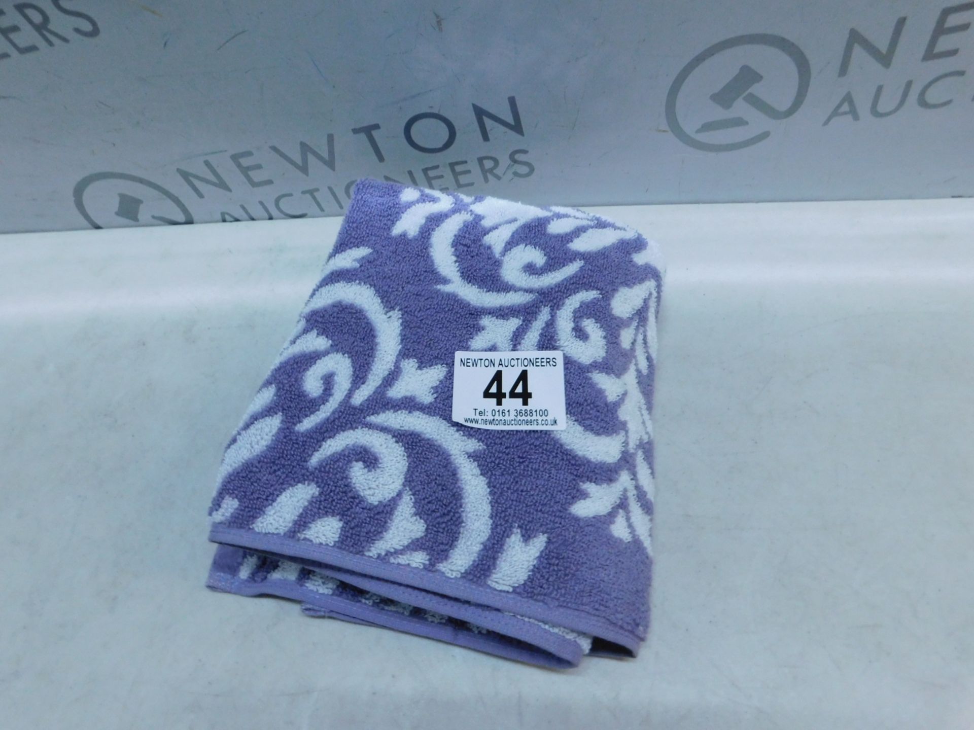 1 MARTHA STEWART HAND TOWEL RRP Â£19