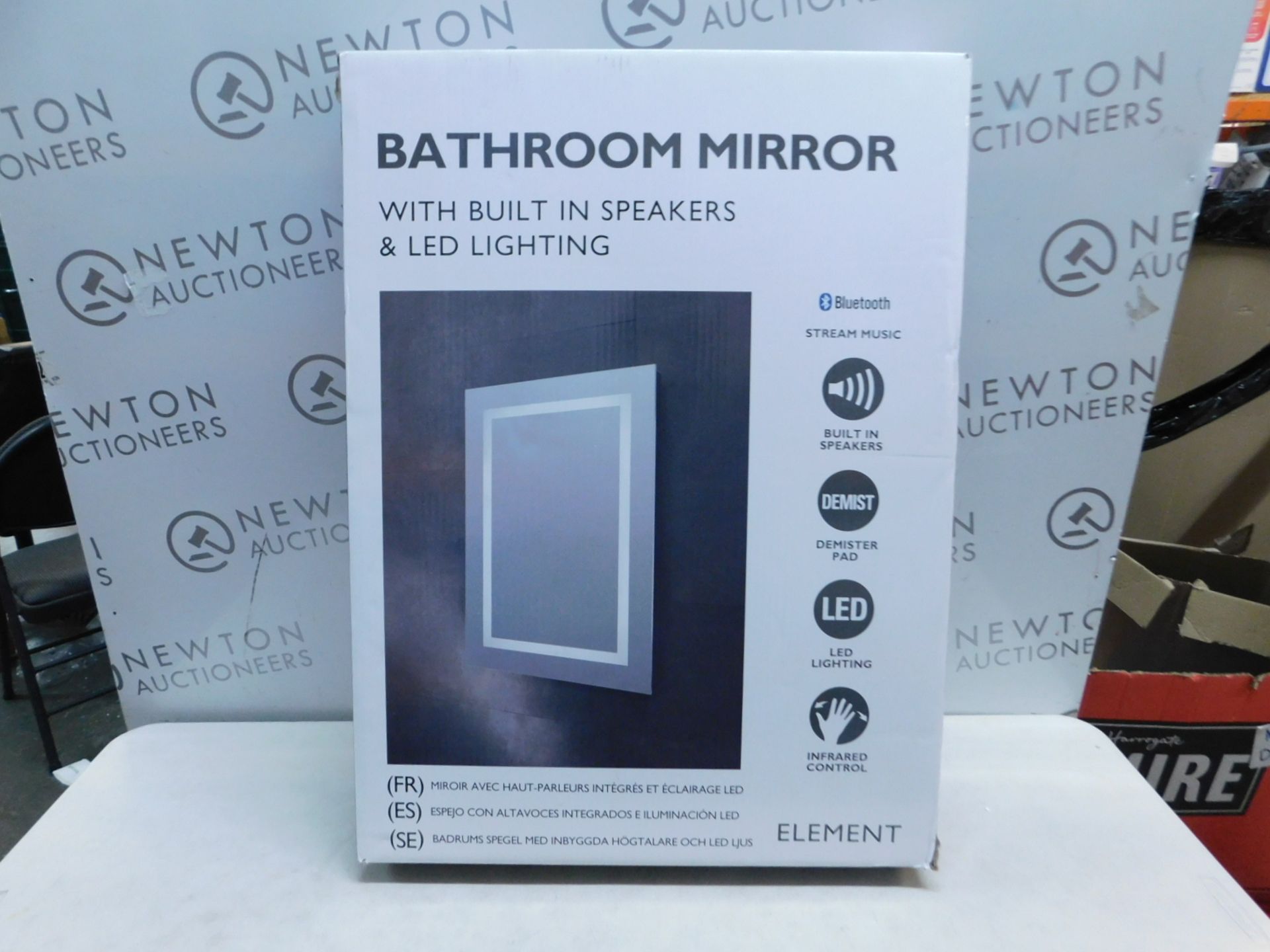 1 BOXED TAVISTOCK BLUETOOTH SPEAKER LED BATHROOM MIRROR RRP Â£199 (CHIPPED CORNER)