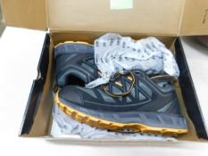 1 BOXED PAIR OF DEWALT STEEL TOE WORK BOOTS SIZE 8/9 RRP Â£49 (DIFFERENT SIZES LEFT AND RIGHT)