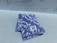 1 MARTHA STEWART HAND TOWEL RRP Â£19