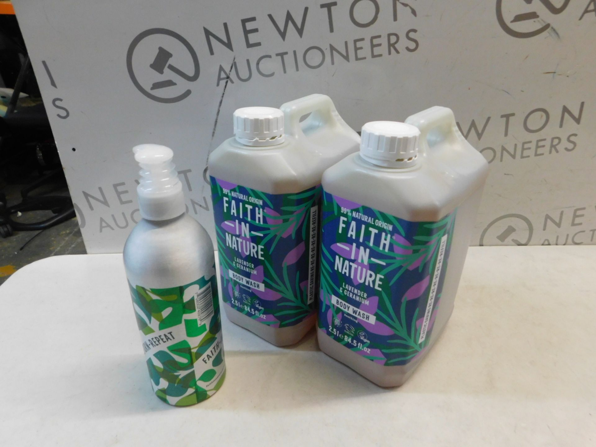 2 TUBS OF FAITH IN NATURE BODY WASH RRP Â£29.99