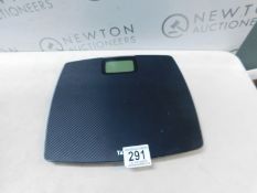 1 TAYLOR DIGITAL BARHROOM SCALE RRP Â£29.99