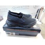 1 BOXED PAIR OF SKECHERS BLACK TRAINERS SIZE 10, BOTH RIGHT FOOT RRP Â£49