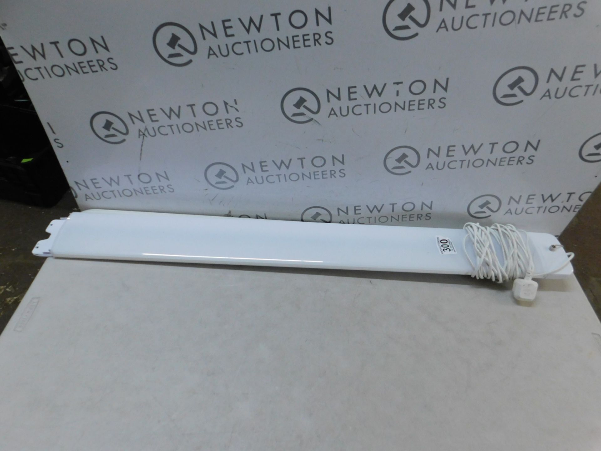 1 FEIT SLIM 4FT (1.2M) LED SHOP LIGHT WITH PIR MOTION DETECTION RRP Â£49