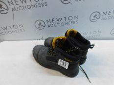 1 PAIR OF DEWALT WORK BOOTS UK SIZE 9 RRP Â£49