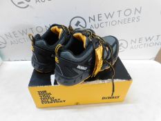 1 BOXED PAIR OF DEWALT STEEL TOE WORK BOOTS SIZE 8/9 RRP Â£49 (DIFFERENT SIZES LEFT AND RIGHT)