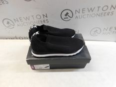 1 BOXED LADIES DKNY JERRI-SLIP ON SNEAKERS IN BLACK UK SIZE 5.5 RRP Â£49