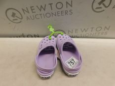 1 NEW PAIR OF CROCS KIDS BAYA CLOG IN DIFFERENT SIZES 13/12 RRP Â£24.99 (DIFFERENT SIZES ON LEFT/