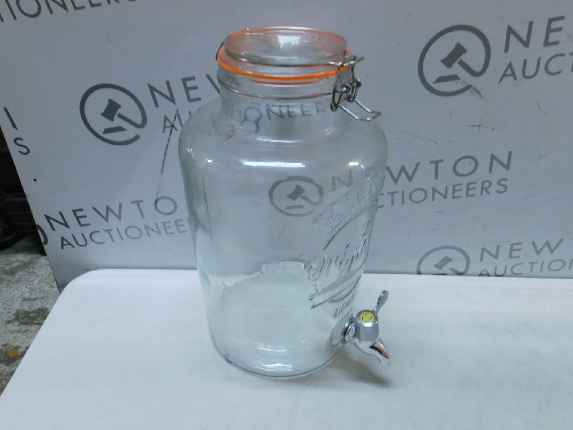 1 KILNER 8L GLASS DRINKS DISPENSER RRP Â£32.99