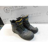 1 PAIR OF DEWALT WORK BOOTS UK SIZE 9 RRP Â£49