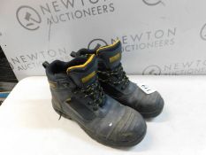 1 PAIR OF DEWALT WORK BOOTS UK SIZE 9 RRP Â£49